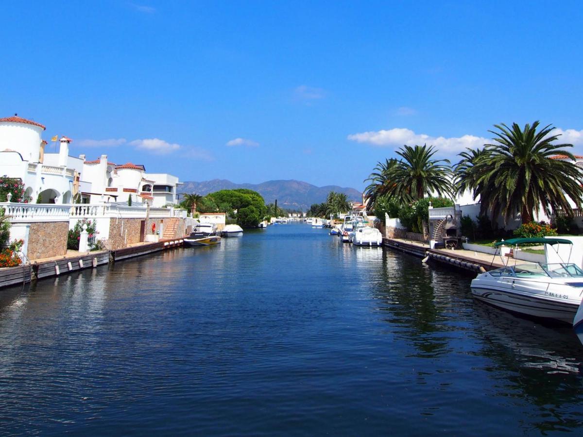 Holiday Home Requesens Canal Empuriabrava Exterior foto
