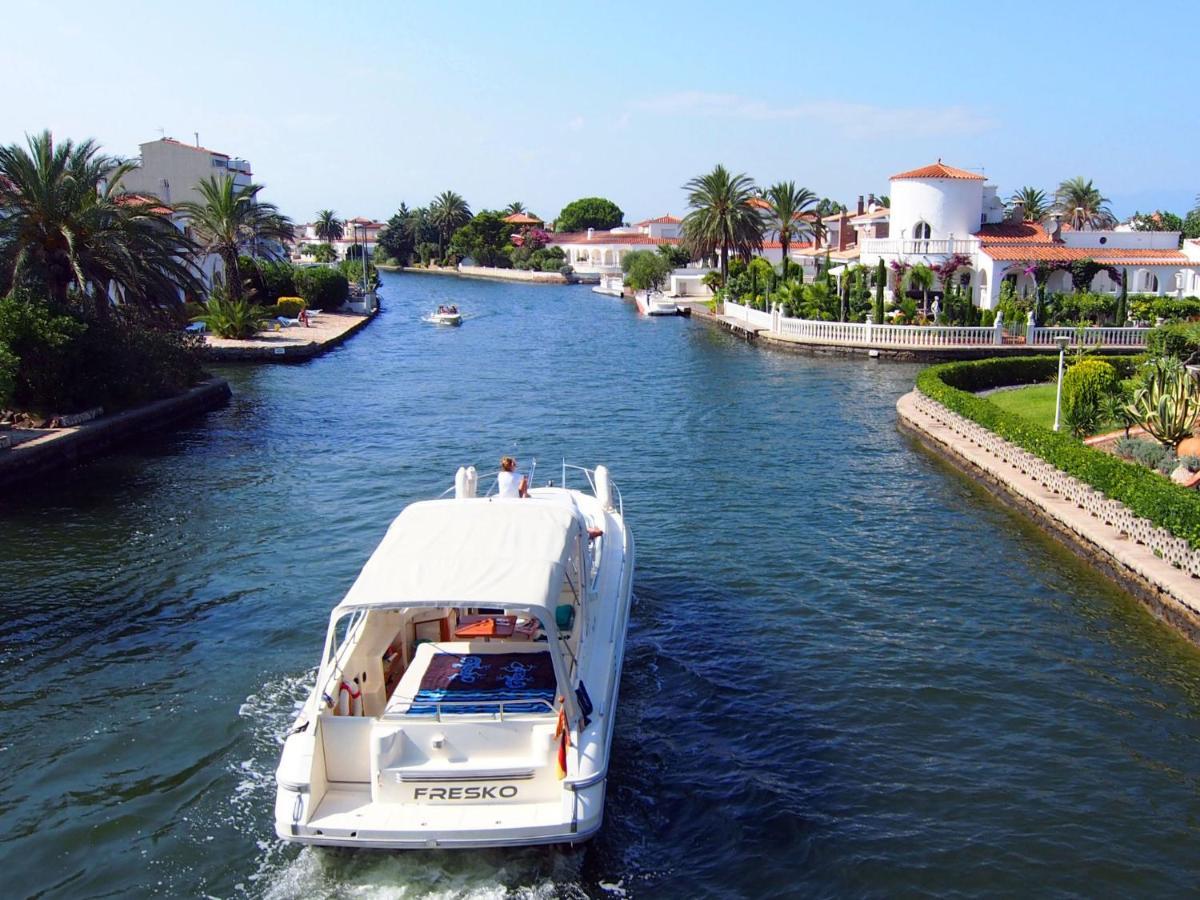 Holiday Home Requesens Canal Empuriabrava Exterior foto